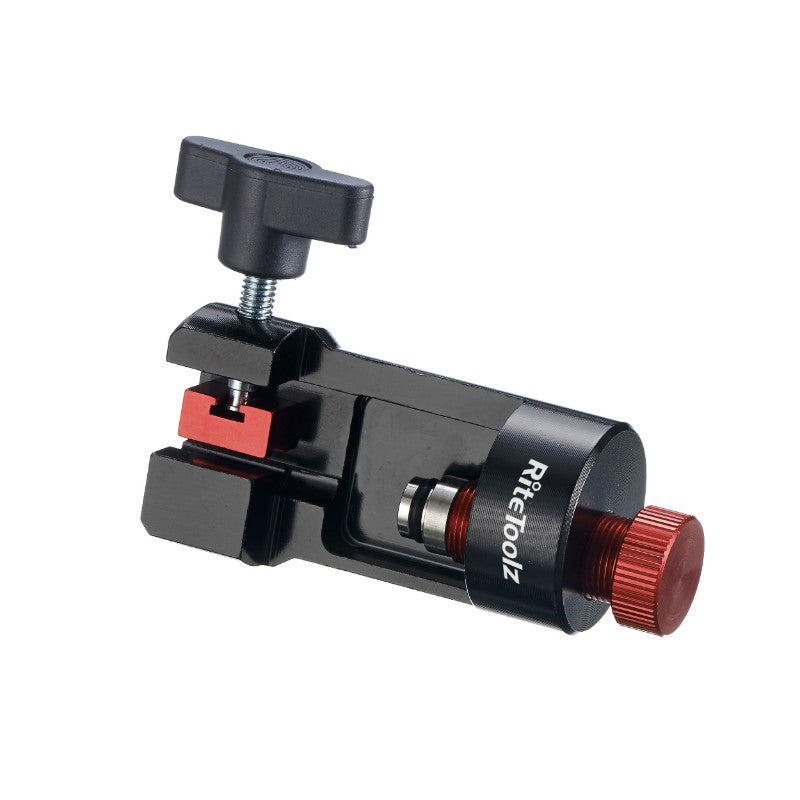 Outil de mise en place des inserts de durite hydraulique P2R