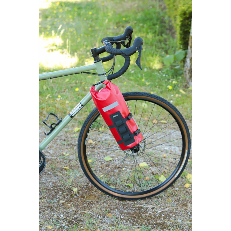 Sacoche de fourche Zefal Z Adventure Fork Pack 6 L rouge avec support – vue 3