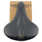 Selle city Newton Metropolitan à élastomères noire 258 x 217 mm avec poignée – vue 3