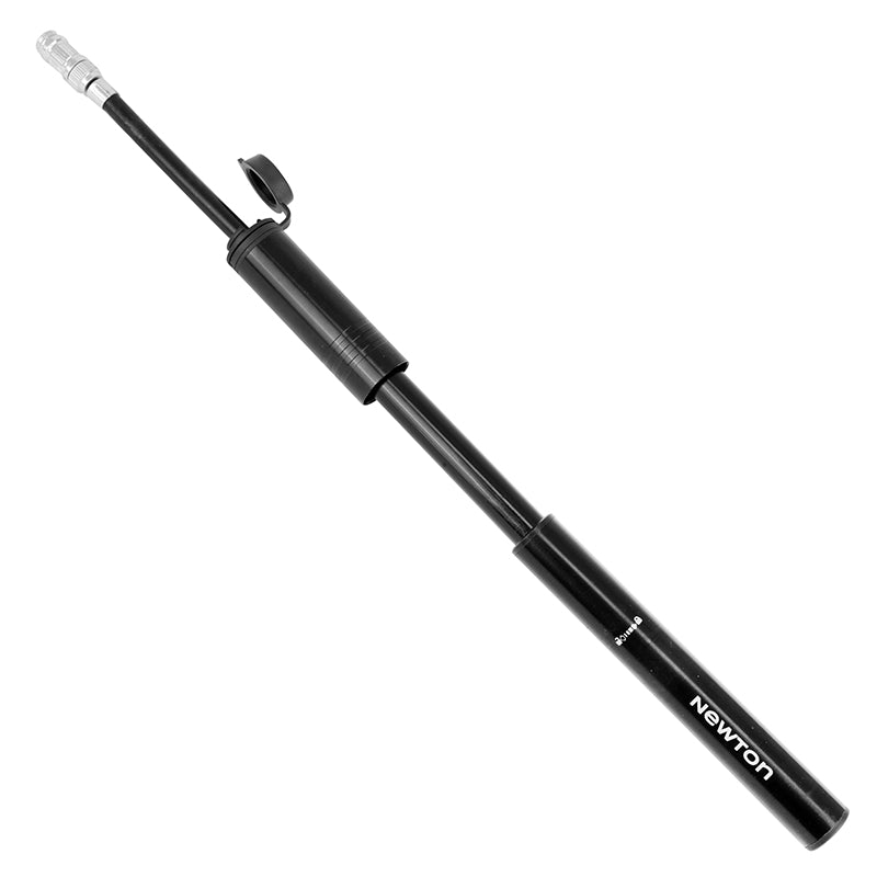 Mini pompe route Newton alu noire 8 bars avec flexible rétractable – vue 2