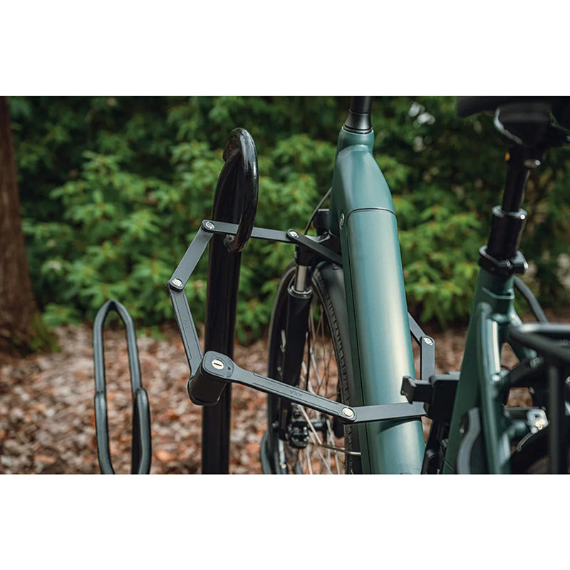Antivol pliant AXA Fold 110 cm noir avec support et compartiment AirTag – vue 13