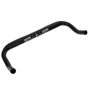 Cintre contre la montre plat SATORI aéro alu noir 31,8 L 415mm (type corne de vache) mesure axe-axe