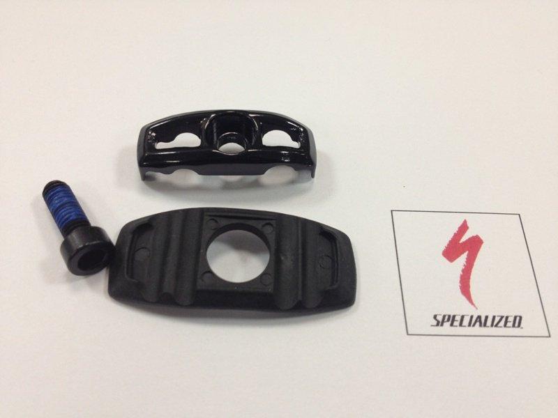 Guide-câble SPECIALIZED CLAMP, 4 CABLES (5/4/4/4MM), BOLT-ON DOWNTUBE CABLE GUIDE, TOP / MIDDLE POSITION, W/ BOLT & RUBBER MAT