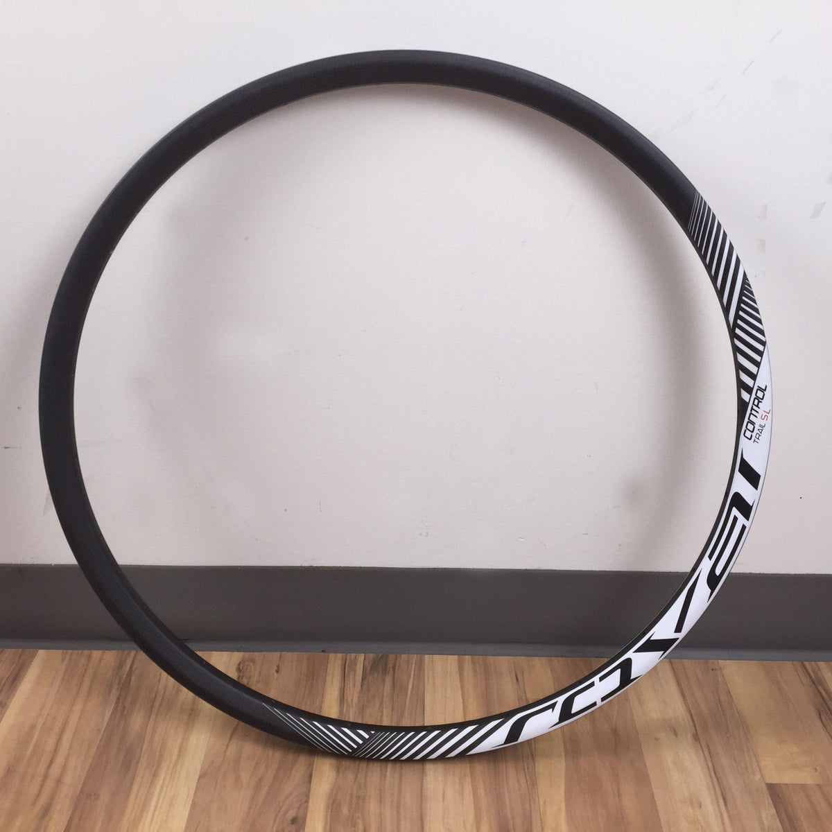 Jante SPECIALIZED MY13-14 ROVAL CONTROL TRAIL SL CARBON FRONT RIM, 24 HOLE, 21MM INNER WIDTH, BLK RIM W/ WHITE DECAL