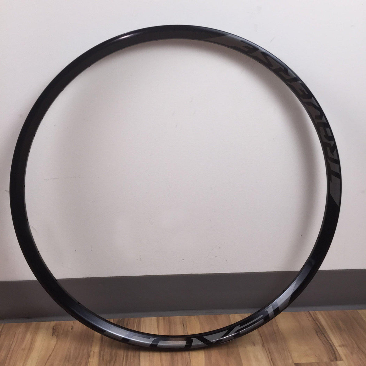 Jante SPECIALIZED MY15 TRAVERSE, 27.5, REAR, ALLOY, 28H, 29MM INTERNAL - BLACK W/ CHARCOAL DCL