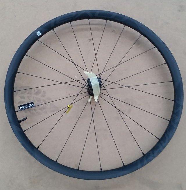 Roue SPECIALIZED MY15 TRAVERSE SL, 27.5, FRONT, CARBON, TA, 15X100MM, DISC, 6-BOLT, 24H (LFM07) - SATIN CARBON W/ BLACK DCL