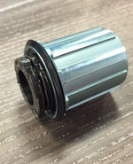 Corps de roue libre SPECIALIZED DT SWISS, TA, SHIMANO 9/10-SPD, ALLOY, 3 PAWL, W/ 142+ END CAP (HWYABM00L6805C)